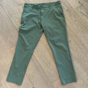 Rhone commuter pant in green. Size 36.